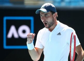 Россиянин Карацев вышел в четвертьфинал Australian Open
