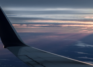 Три человека пострадали при жёсткой посадке самолёта во Франции