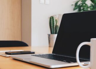 Украинские власти предписали заблокировать более 400 сайтов