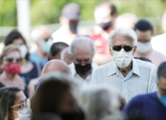 В Бразилии за сутки выявили почти 57 тысяч заболевших коронавирусом