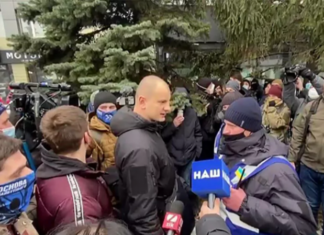 В Киеве националисты попытались штурмовать здание телеканала «НАШ»