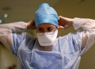 Во Франции за сутки выявили более 25 тысяч случаев коронавируса