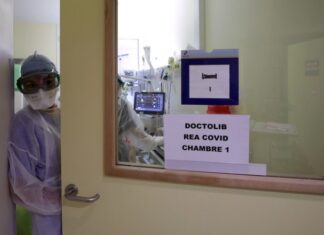 Во Франции за сутки выявили более 4 тысяч случаев коронавируса