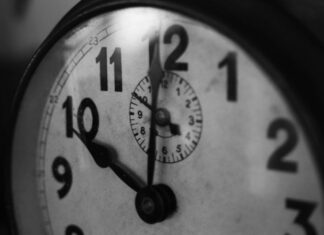 Врач-психотерапевт назвал причины постоянных опозданий