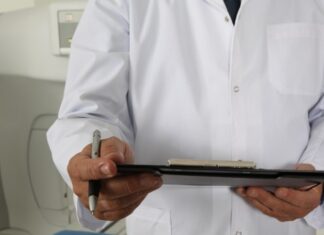 Врач рассказала о мультисистемном воспалительном синдроме у переболевших COVID-19