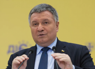 Аваков заявил, что СНБО не прорабатывает санкции в отношении Порошенко