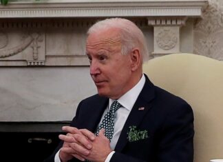 Байден не ответил на вопрос о возможности разговора с Путиным