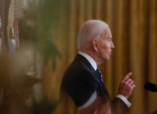 Байден: все американцы старше 18 лет должны получить доступ к вакцине до 1 мая