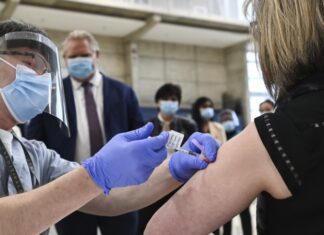 Число случаев коронавируса в Канаде достигло 927 064