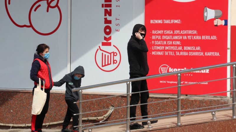 Число случаев коронавируса в Узбекистане выросло за день на 44