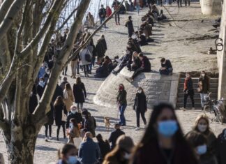 Глава ЕК заявила о начале третьей волны коронавируса в Евросоюзе