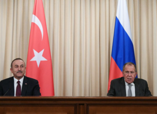 Главы МИД России и Турции встретились для переговоров в аэропорту Катара