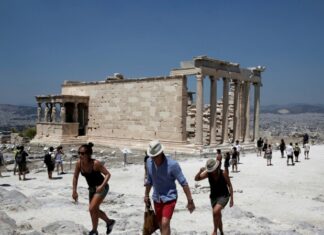 Греция увеличила число разрешений на въезд для россиян