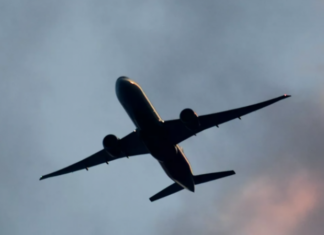 Летевший из Новосибирска в Хабаровск самолёт вернулся в аэропорт вылета