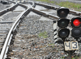 На Украине сошли с рельсов шесть пассажирских вагонов