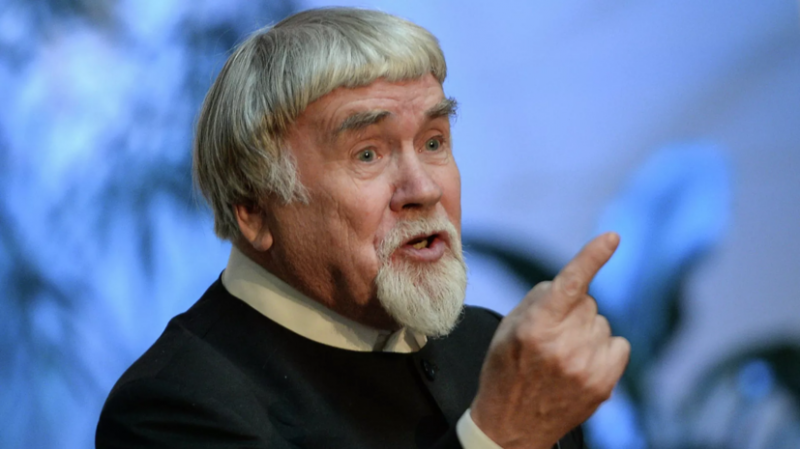 Названа возможная причина смерти писателя Курбатова