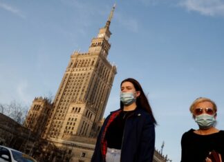 Польша вводит локдаун из-за ситуации с коронавирусом