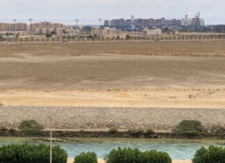 Российские военные корабли прошли Суэцкий канал