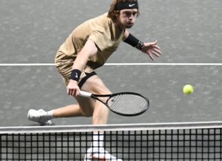 Рублёв стал четвертьфиналистом турнира ATP в Дохе