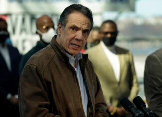 Сенаторы от Нью-Йорка призвали его губернатора уйти в отставку