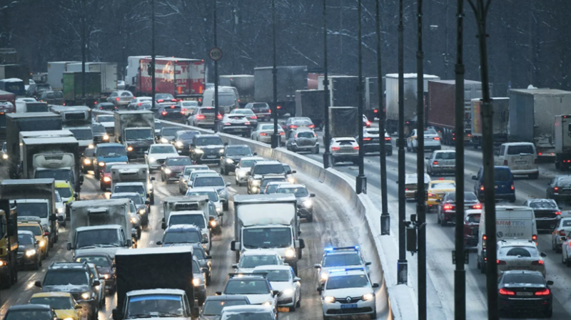 Собянин рассказал об ограничениях для грузовиков на МКАД