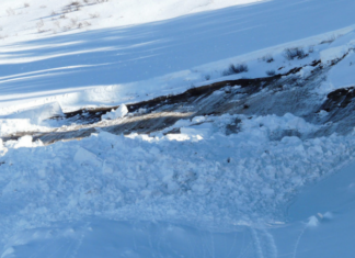 Спасатели завершили поиски людей под лавиной на Камчатке