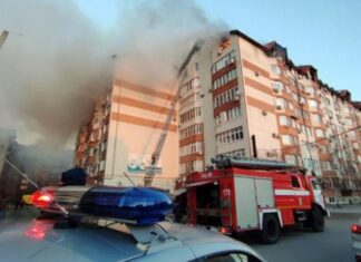 Тушение пожара в многоэтажке в Анапе осложняет ветер