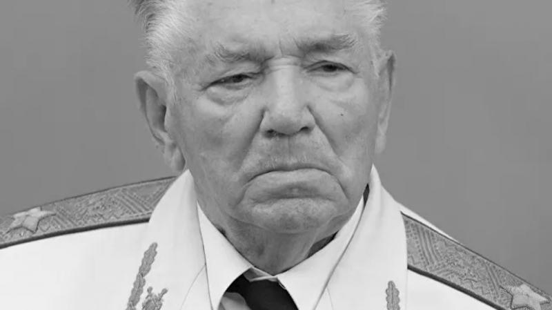 Умер экс-генпрокурор СССР Александр Сухарев
