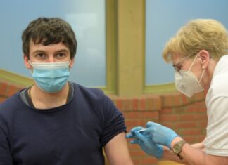 В Германии оценили число привитых от коронавируса