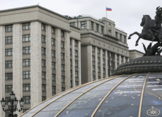 В Госдуме предложили ввести штрафы за использование флагов России на незаконных акциях