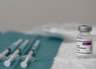 В Ирландии рекомендуют приостановить вакцинацию препаратом AstraZeneca