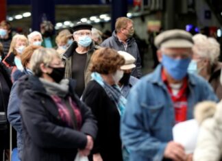 В Канаде не рекомендуют использовать вакцину AstraZeneca пожилым людям