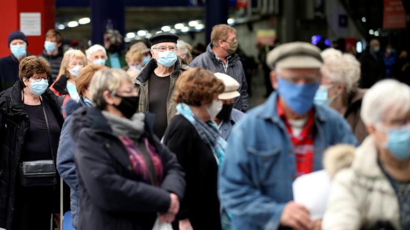 В Канаде не рекомендуют использовать вакцину AstraZeneca пожилым людям