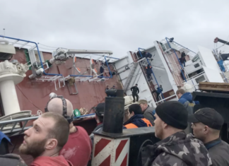 В Ленинградской области ведут поиски двух рабочих после ЧП с судном