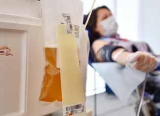 В Москве более 10 тысяч пациентов с COVID-19 получили плазму крови с антителами