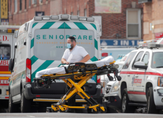 В США за сутки выявлено более 52 тысяч случаев коронавируса