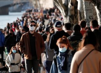 Во Франции за сутки выявили более 23 тысяч случаев коронавируса