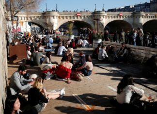 Во Франции за сутки выявили более 27 тысяч случаев коронавируса