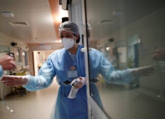 Во Франции за сутки выявили более 5 тысяч случаев коронавируса