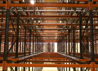 Особенности и преимущества гравитационных стеллажей