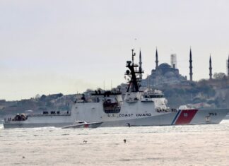 Черноморский флот следит за зашедшим в Чёрное море сторожевым кораблём США