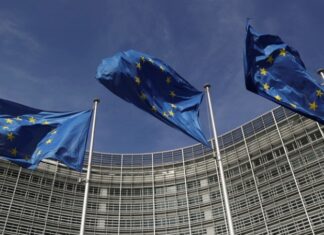 ЕС заявил о праве ответить на меры России против европейских чиновников