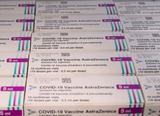 Еврокомиссия не намерена отказываться от поставок вакцины AstraZeneca