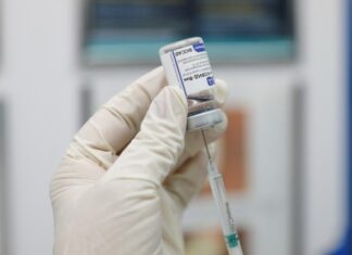 Гинцбург назвал сроки окончания исследований «Спутника V» в России