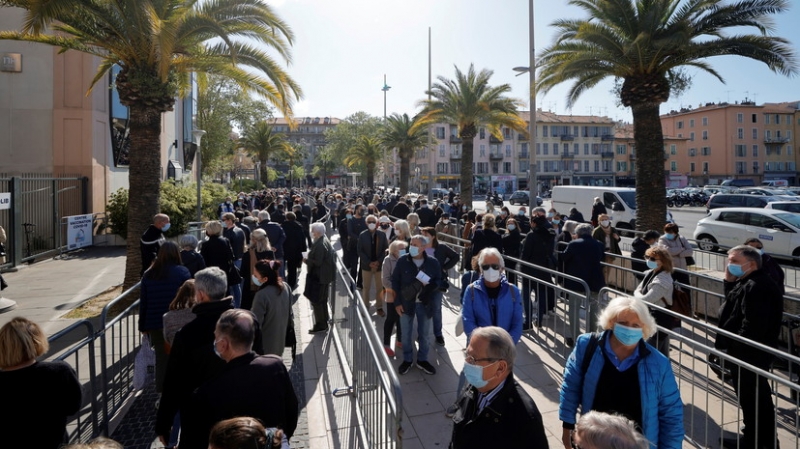 Глава Минздрава Франции рассказал о ходе вакцинации от коронавируса