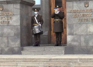 Главком ВСУ призвал не разжигать панику на Украине