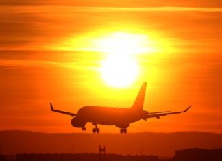 Канада приостанавливает авиасообщение с Индией и Пакистаном