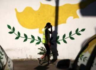 Кипр снимает ограничения для туристов с прививкой от коронавируса