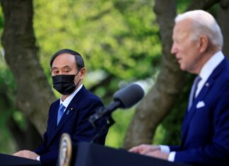 Лидеры США и Японии высказались за мир в Тайваньском проливе