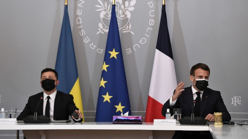 Меркель, Зеленский и Макрон призвали Россию &laquo;свернуть военное усиление&raquo;